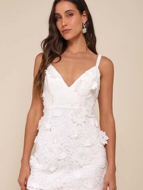 NWT Lulu’s Exceedingly Lovely White Applique Floral Backless Mini Dress